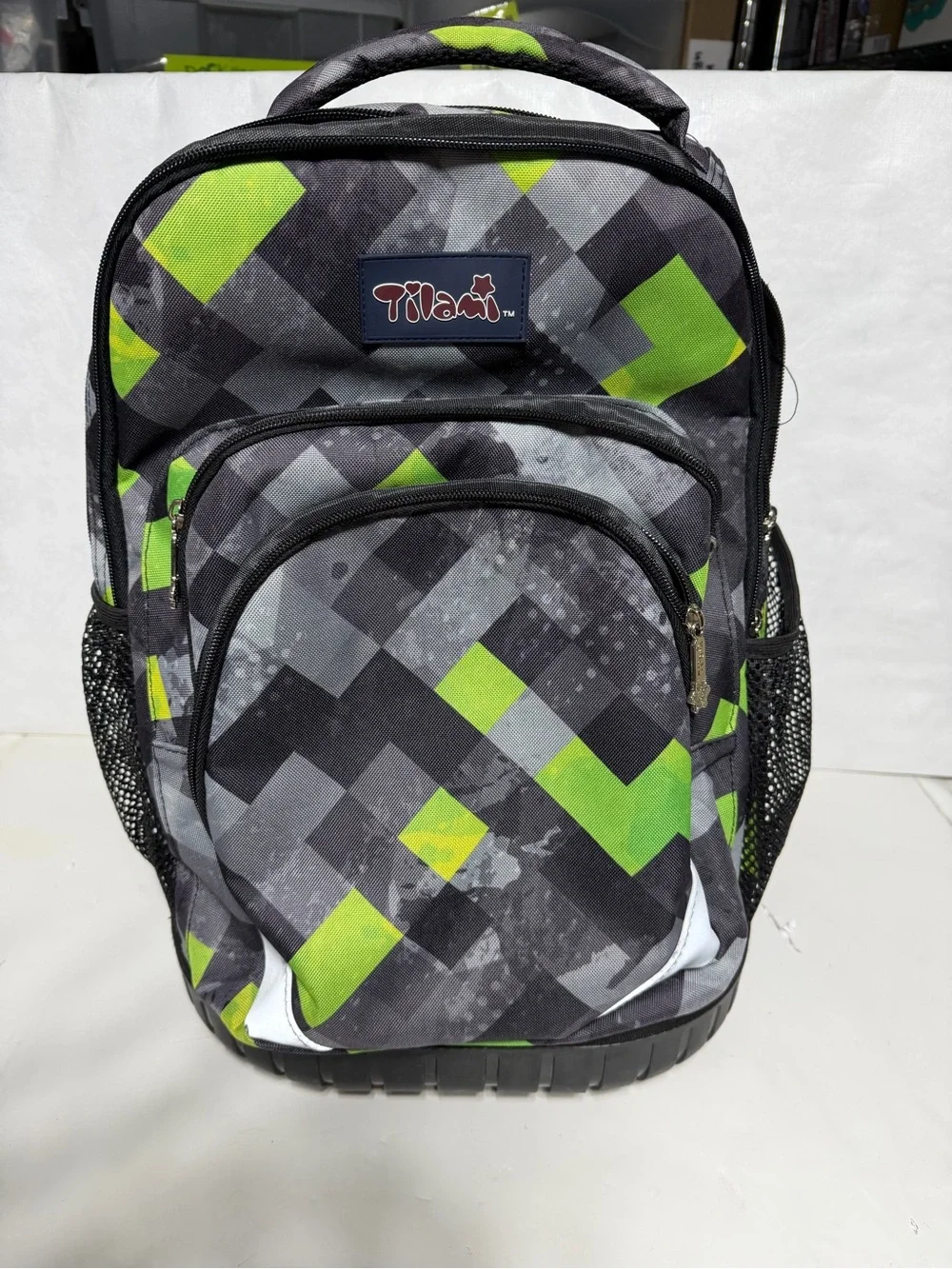 Tilami Green & Grey Triangle 19 Inch Kids Rolling Backpack w lunch bag